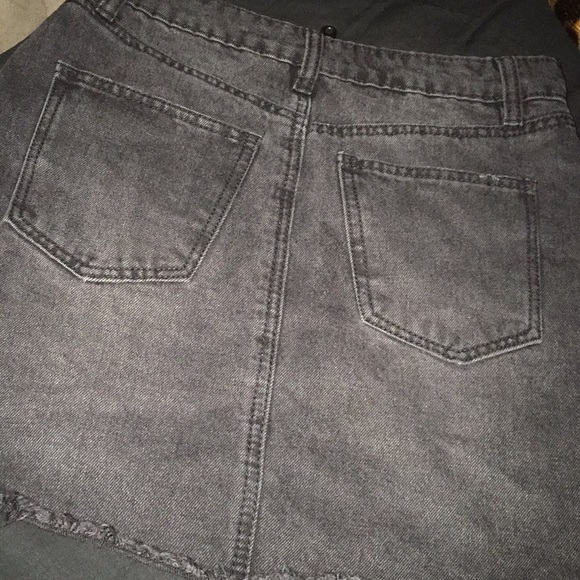 Black ripped denim skirt 🥰 or a flat 20 cash a - Picture 4 of 6